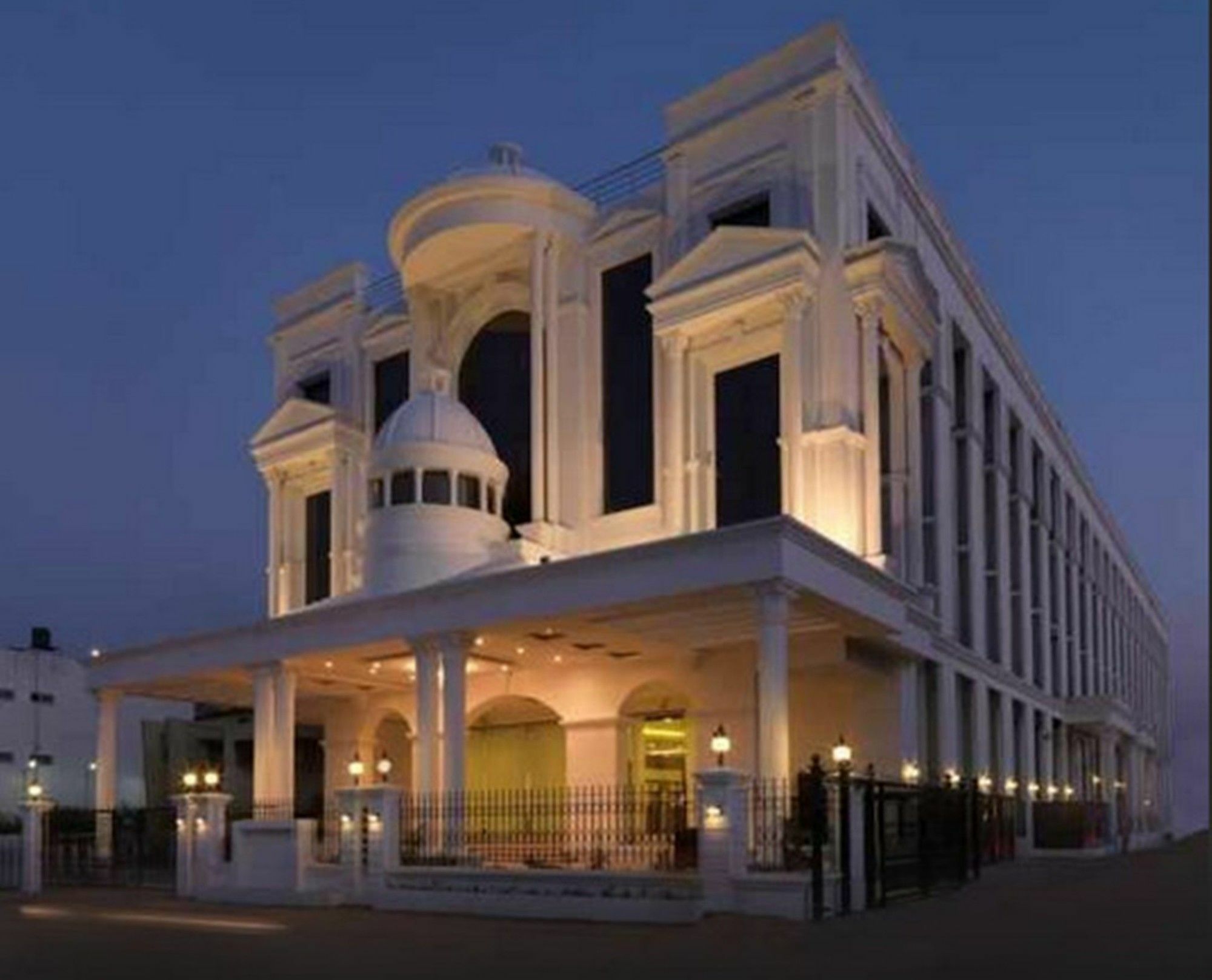 Royal Orchid Central, שימוגה מראה חיצוני תמונה