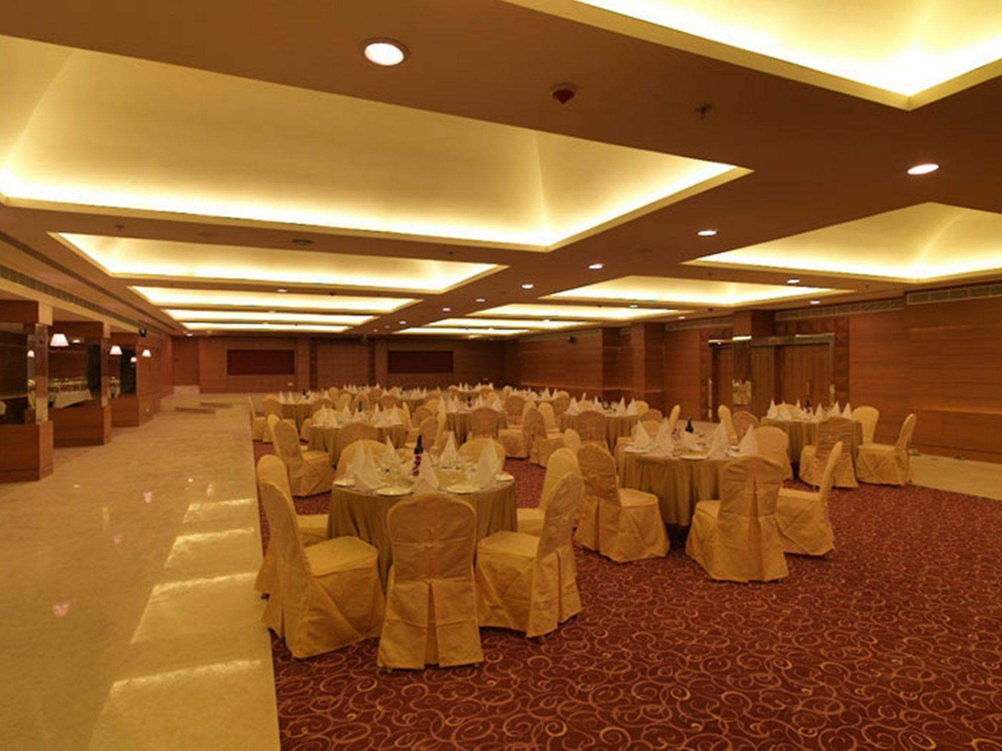 Royal Orchid Central, שימוגה מראה חיצוני תמונה
